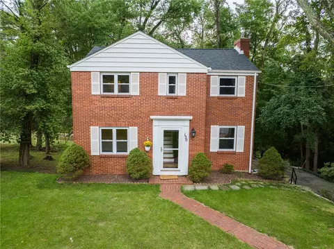 130 Sunset Dr, Mcknight, PA 15237