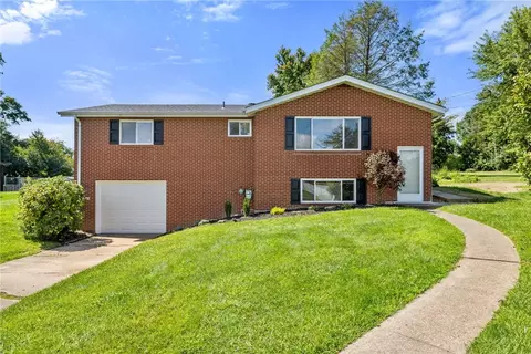 105 Crandon Cir, Beaver, PA 15009