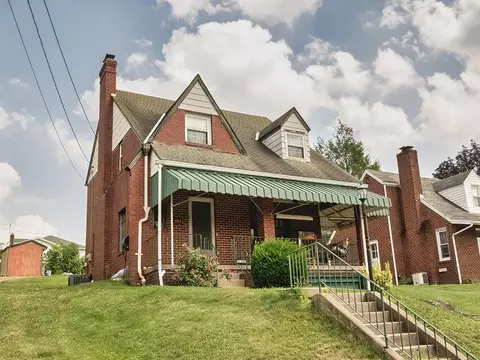 422 Pershing Dr, New Kensington, PA 15068