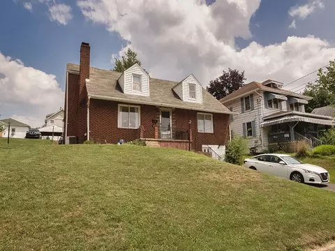 412 Pershing Dr, New Kensington, PA 15068