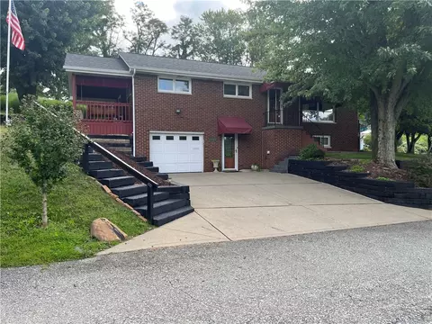 2487 Oakhill Dr, New Kensington, PA 15068