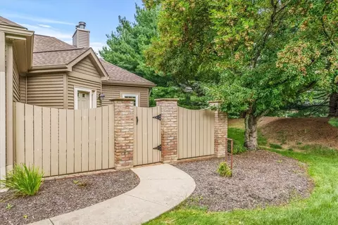 510 Wilshire Cir, Seven Fields, PA 16046