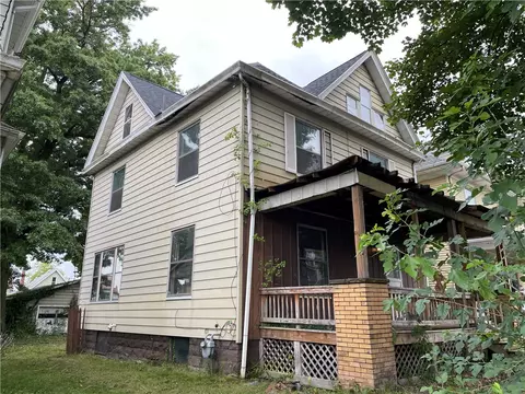 717 Carlisle, New Castle, PA 16101