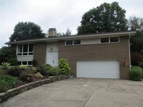 1001 Golfview Dr, Mckeesport, PA 15135