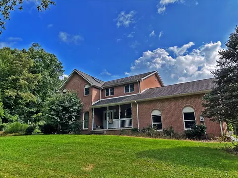 233 Glenn Fox Rd, New Stanton, PA 15672