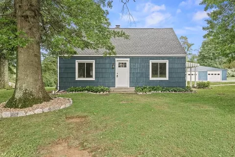 111 North Dr, Valencia, PA 16059