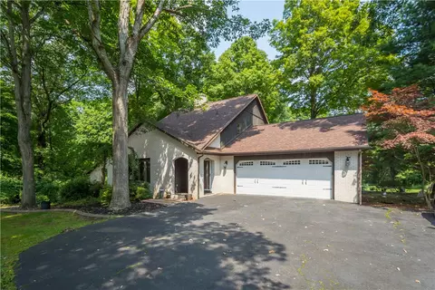 194 Thompson Hill Rd, Aliquippa, PA 15001