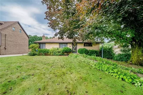 9350 Clubview Dr, North Huntingdon, PA 15642
