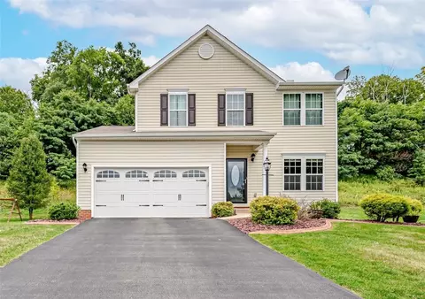 11821 Beacon Dr, North Huntingdon, PA 15642