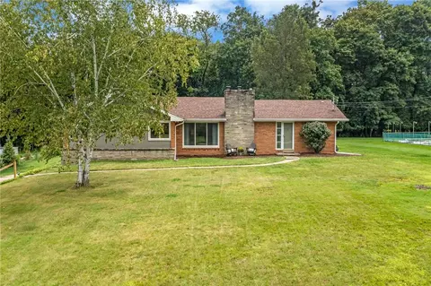 2374 Jenkinson Dr, Pittsburgh, PA 15237