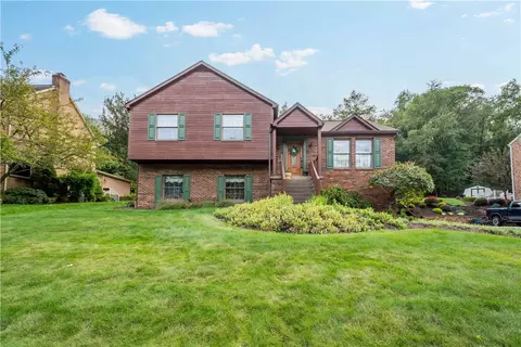 1240 Oakwood Dr, Clairton, PA 15025