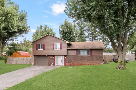 26 Yohe St, Finleyville, PA 15332