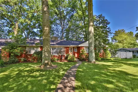 315 Vogan Dr, Mercer, PA 16137