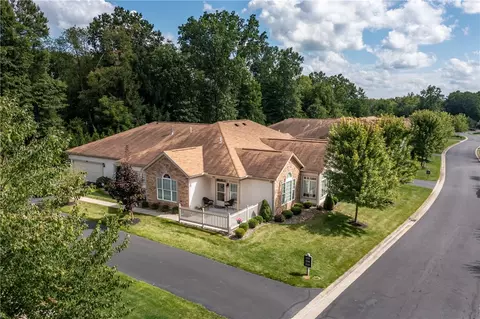 213 Stonegate Blvd, Hermitage, PA 16148