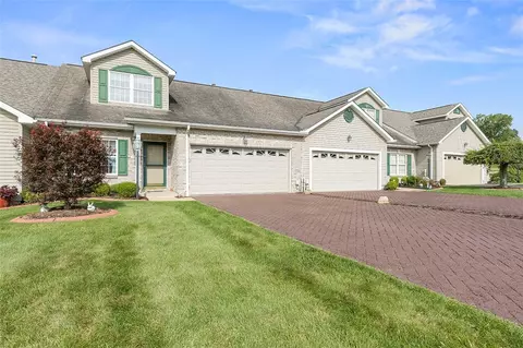 1004 Trailside Ct, Jeannette, PA 15644