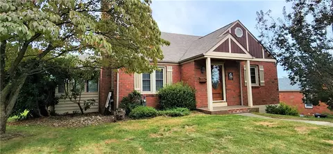 30 Oregon Trl, Bethel Park, PA 15102