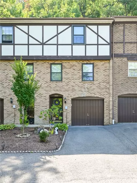 303 Newton Sq, Coraopolis, PA 15108