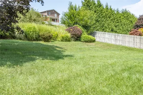 52 Circle Dr, Irwin, PA 15642 photo 9