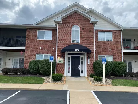 300 Hidden Ridge Ct #204, South Park, PA 15129