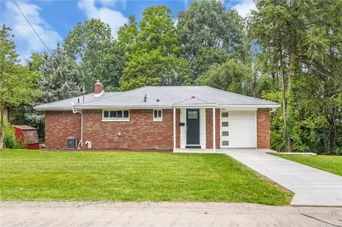 1185 Saint Vincent Dr, Monroeville, PA 15146