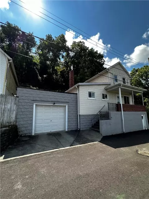 243 Hogans Way, Carnegie, PA 15106