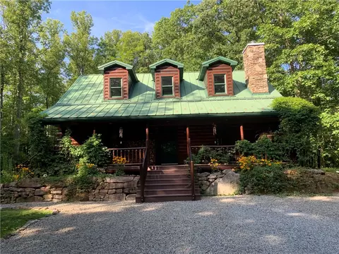 101 Cabin Ln, Normalville, PA 15469