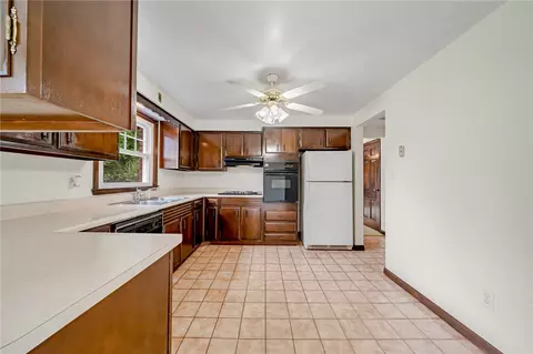 3197 Claudia St, Export, PA 15632 photo 15
