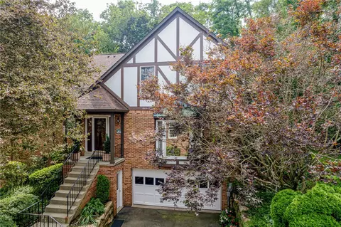 529 Kingsberry Cir, Pittsburgh, PA 15234