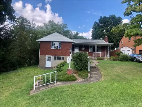 1009 9th St, Irwin, PA 15642 photo 2