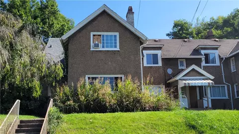 733 Ohio Ave, Midland, PA 15059