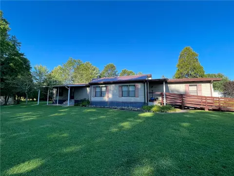 1553 Lee Ln, Grove City, PA 16127