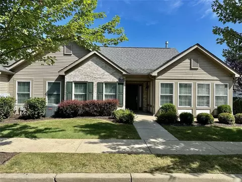 2022 Isleworth Ln, Cranberry, PA 16066