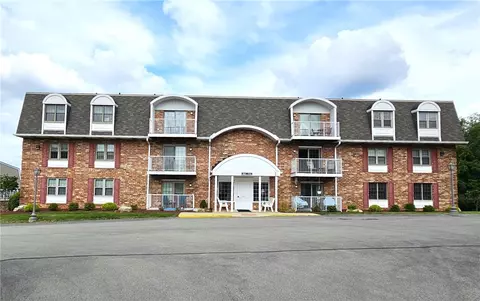 508 Clubhouse Dr, Washington, PA 15301