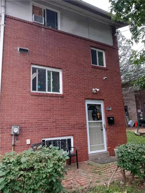 2539 E Hills Dr, Pittsburgh, PA 15221