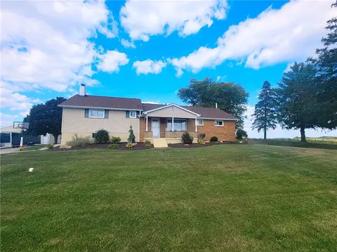 84 Skyline Dr, Hickory, PA 15340