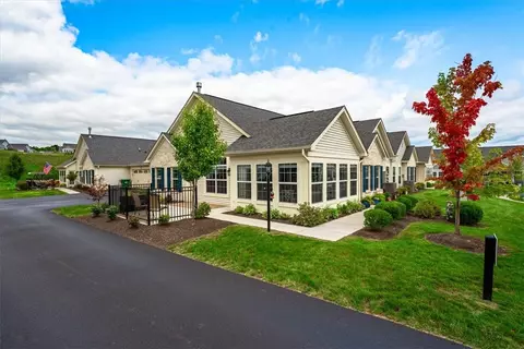 801 Spring Valley Dr, Zelienople, PA 16063