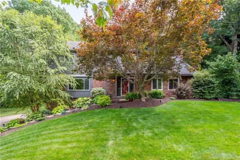 140 Golfview Dr, Mcmurray, PA 15317