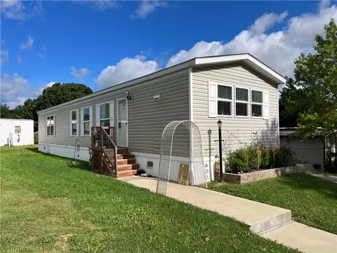54 S East Dr, Oakdale, PA 15071