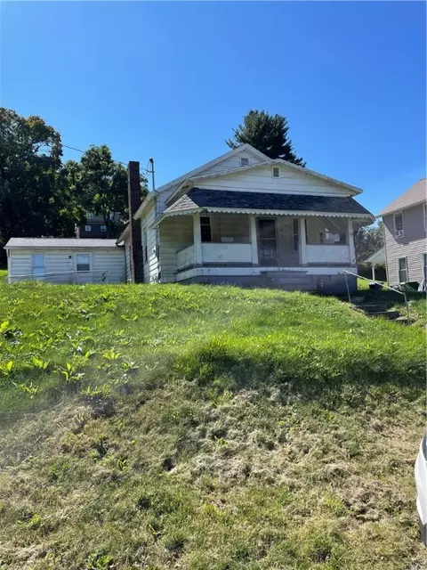 219 E 2nd St, East Brady, PA 16028