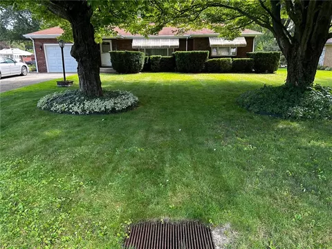229 Meadowbrook Rd, Hermitage, PA 16148
