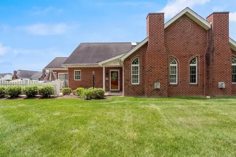 5049 Whispering Pines Ln, Murrysville, PA 15668