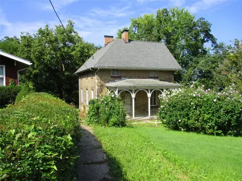 64 Beaver St, Leetsdale, PA 15056