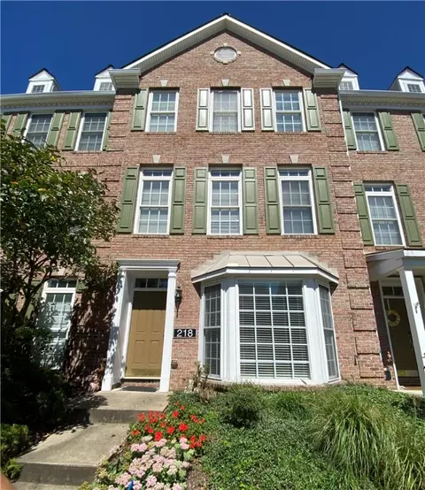 218 Park Square Ln, Pittsburgh, PA 15238