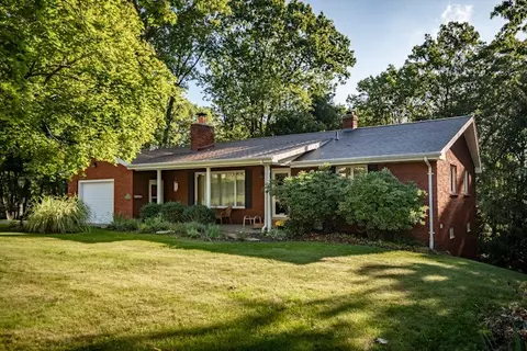301 E Judy Lynn Dr, Farrell, PA 16121