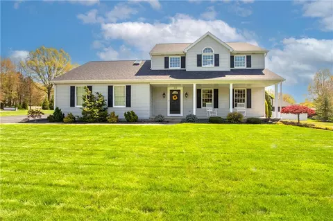 3470 Tuscarora Dr, New Castle, PA 16105
