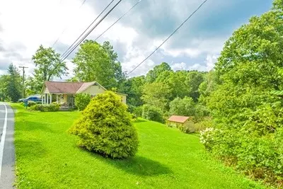 695 Story Rd, Export, PA 15632 photo 4