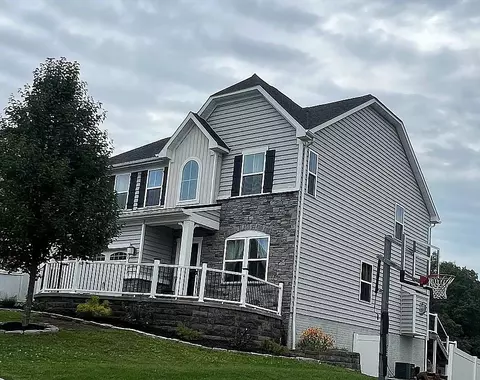 425 Isabella Ct, Zelienople, PA 16063