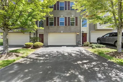 132 Broadstone Dr, Mars, PA 16046
