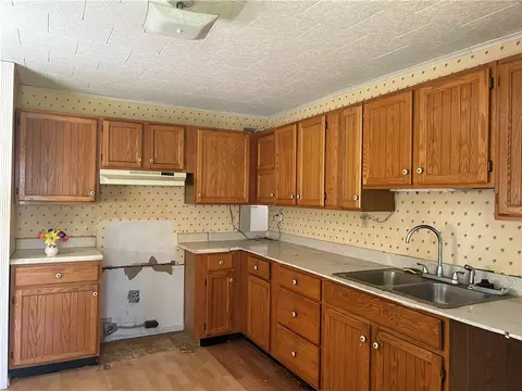 261 2nd St, Allison, PA 15413 photo 5