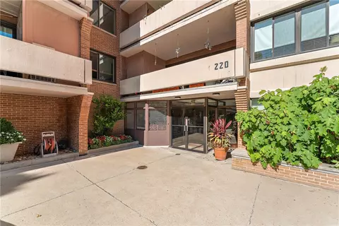 220 N Dithridge St #600, Pittsburgh, PA 15213